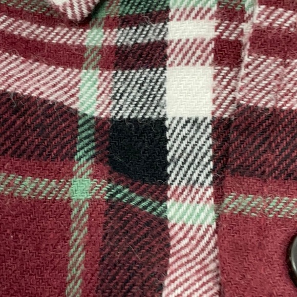 NWT men’s St John’s Bay Classic Fit Signature Flannel button down shirt, size M - Picture 7 of 8